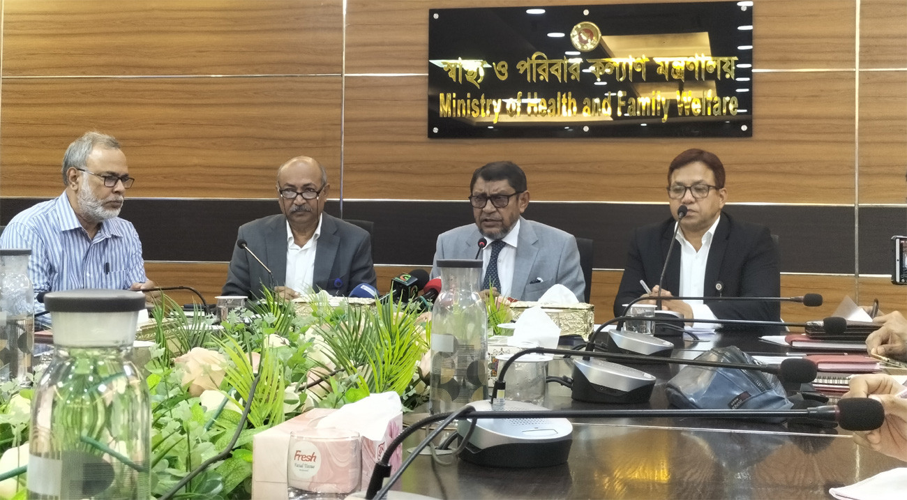 বন্যাকবলিত ১১ জেলায় স্বাস্থ্যকর্মীদের ছুটি বাতিল: স্বাস্থ্যমন্ত্রী