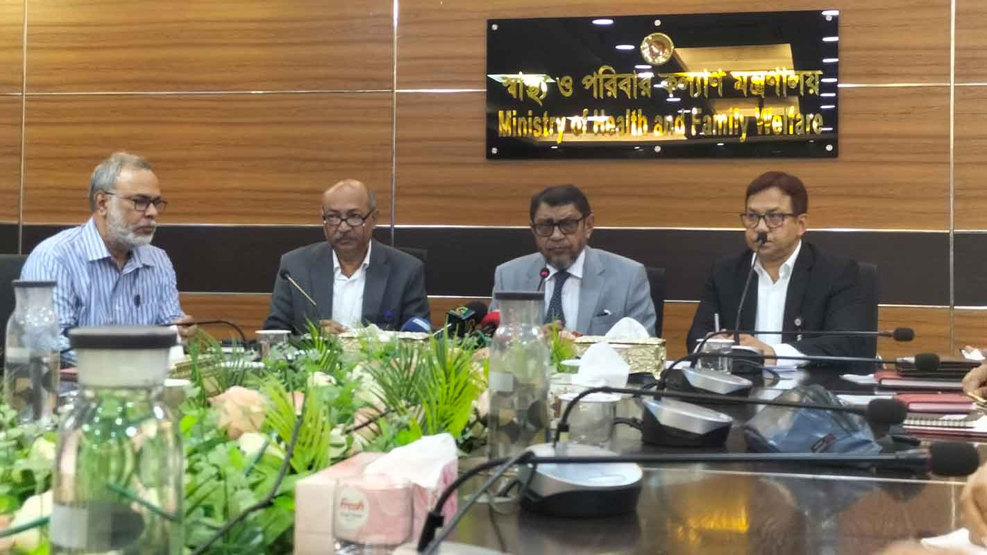 তৃণমূলে মজুত আছে ২১ হাজার অ্যান্টিভেনম: স্বাস্থ্যমন্ত্রী