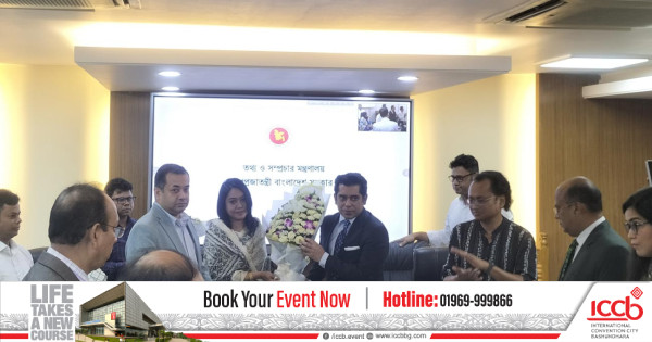 সচিবালয়ে প্রথমবার অফিস করছেন তথ্যমন্ত্রী পার্থ, ফুল দিয়ে বরণ