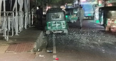জুলাই জাদুঘরের সামনে ককটেল বিস্ফোরণ, আহত সিএনজিচালক