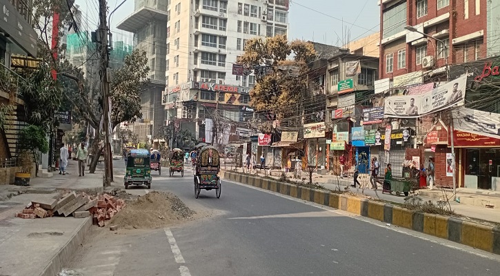 ফাঁকা রাজধানীর আবাসিক এলাকার সড়ক
