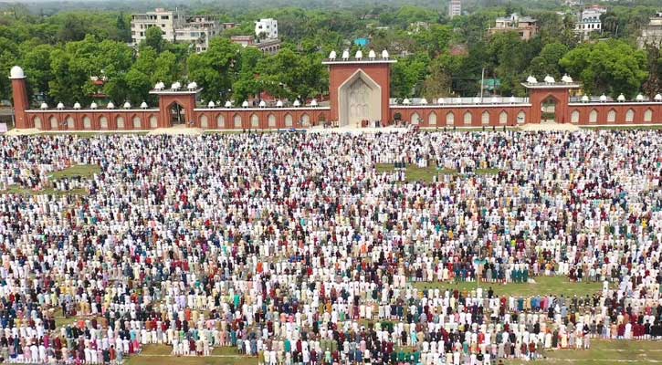 বৈরী আবহাওয়ার মধ্যেও দিনাজপুরে ঈদের জামাত