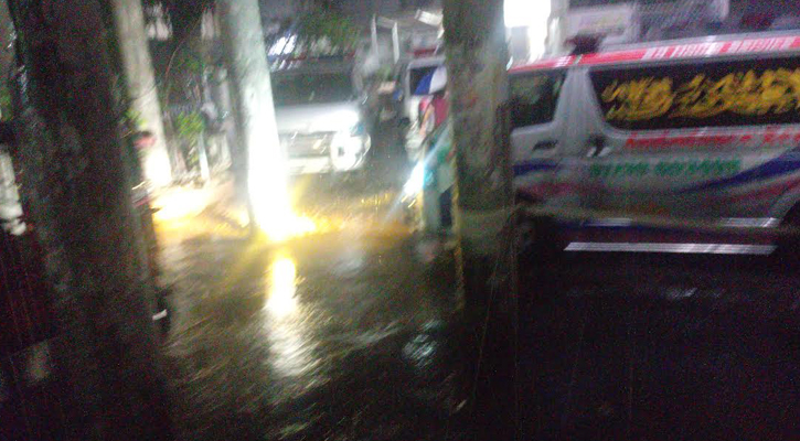 ঢাকায় বিকেলে প্রশান্তির বৃষ্টি