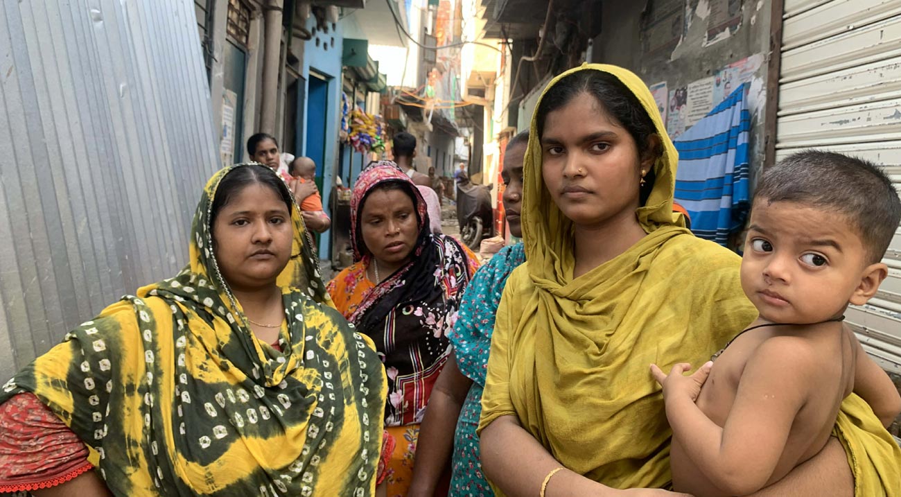 কড়াইল বস্তিতে কেউ পেলেন, কেউ পেলেন না ‘ফ্যামিলি কার্ড’