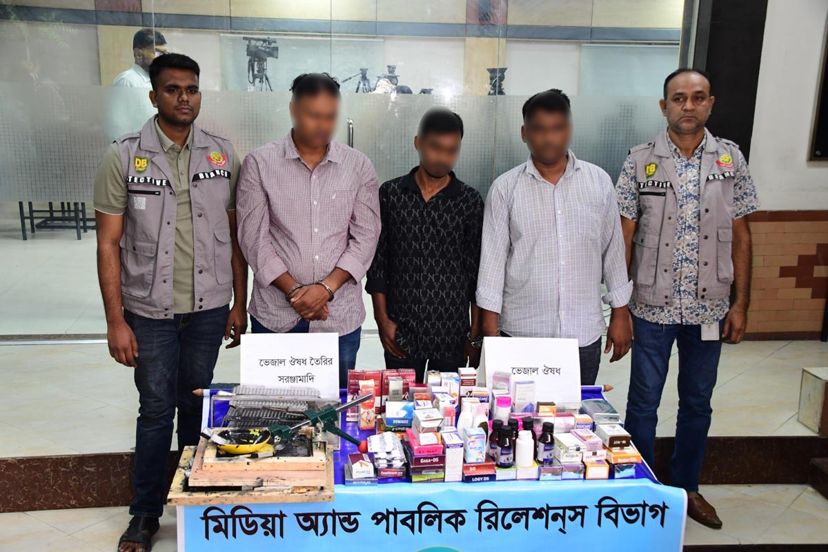 ফ্ল্যাটে তৈরি কোটি টাকার নকল ওষুধ