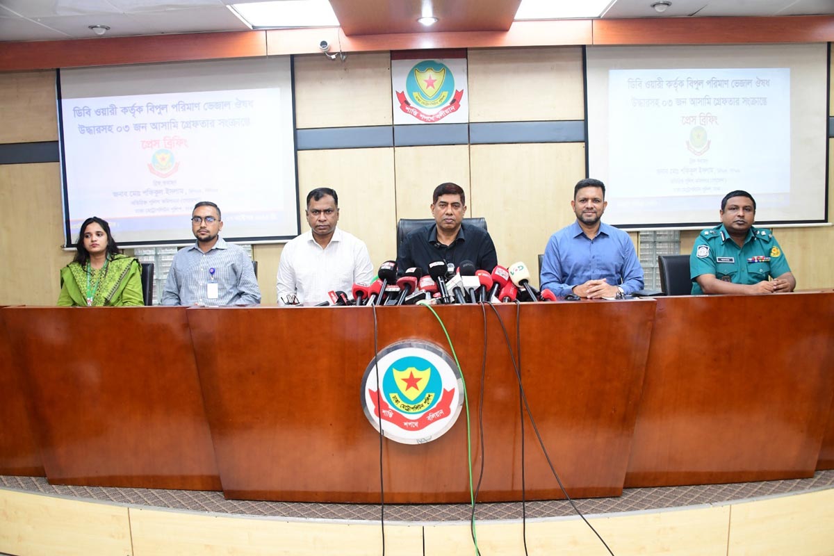 ফ্ল্যাটে তৈরি কোটি টাকার নকল ওষুধ